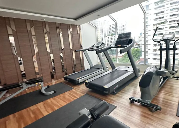 Interlux Premier Sukumvit , Nana , Апартаменты Бангкок